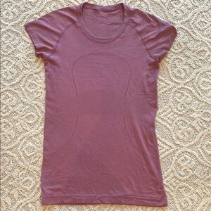 Lululemon Swiftly tech Mauve Short Sleeve shirt